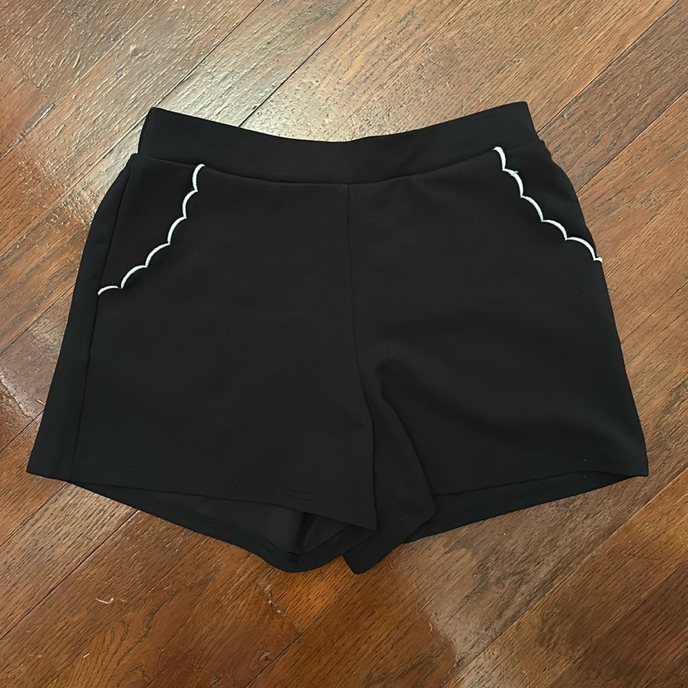 ⭐️ 3/$15 Women’s Classic Black White Dressy Shorts Versona XS Old Money Preppy
